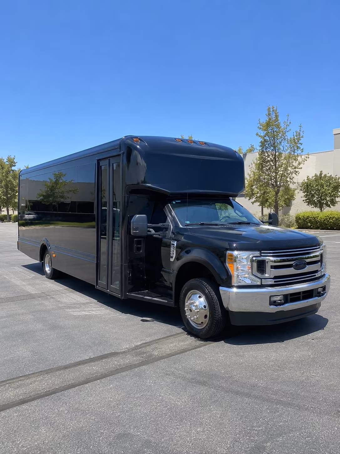 Grand Rapids Birthday, Sweet 16, & Quinceañera Transportation party bus exterior